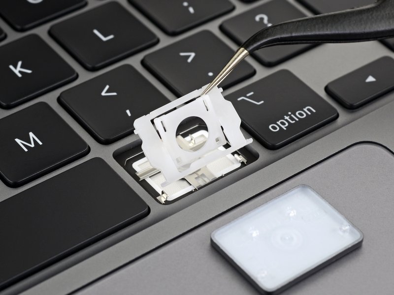 事實(shí)上，iFixit 團(tuán)隊(duì)在16英寸MacBook Pro剛上架后兩天，就對(duì)其鍵盤(pán)“下手”了。