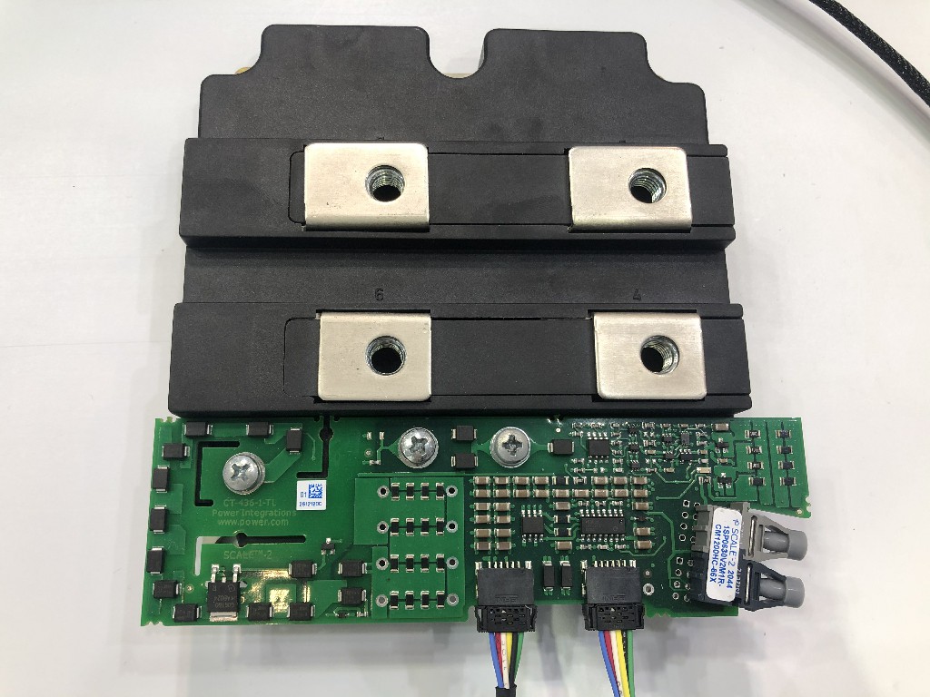 PI SCALE-2即插即用型驅(qū)動(dòng)器 ISP0630軌道交通+ISO6125R-33特寫照片