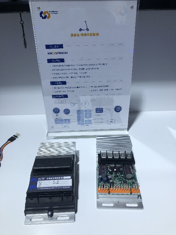 靈動微：滑板車、電單車控制器，采用MM32SPIN280型號的MCU，支持霍爾FOC單電阻和無傳感器BEMF控制；支持霍爾相位相移自學(xué)習(xí)；支持48V、64V、72V系統(tǒng)；支持過壓、堵轉(zhuǎn)、缺相、過流、飛車保護(hù)。