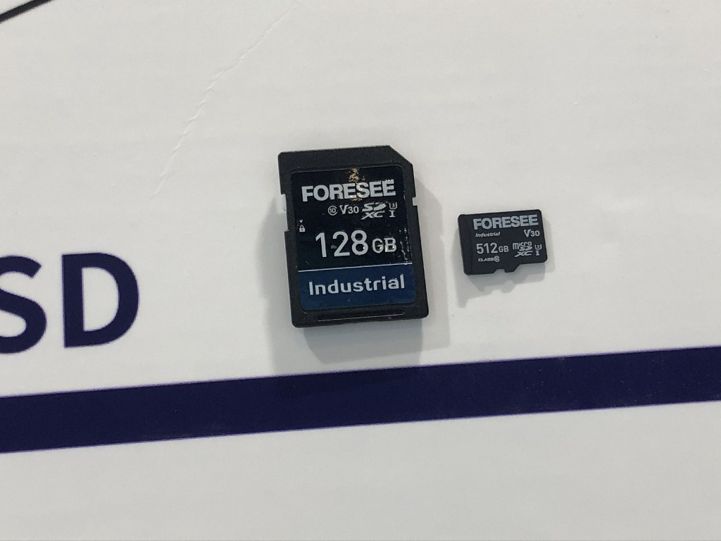 江波龍電子FORESEE工規(guī)級MLC系列SD/micro SD卡，容量8GB-128GB，傳輸速度為100MB/s，工作溫度-25℃-85℃/-40℃至+85℃。應用領域有行車記錄儀、車載DVR、醫(yī)療設備、工業(yè)控制等。